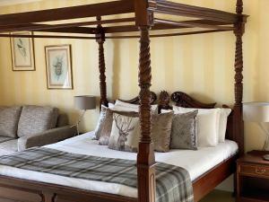 the boat hotel