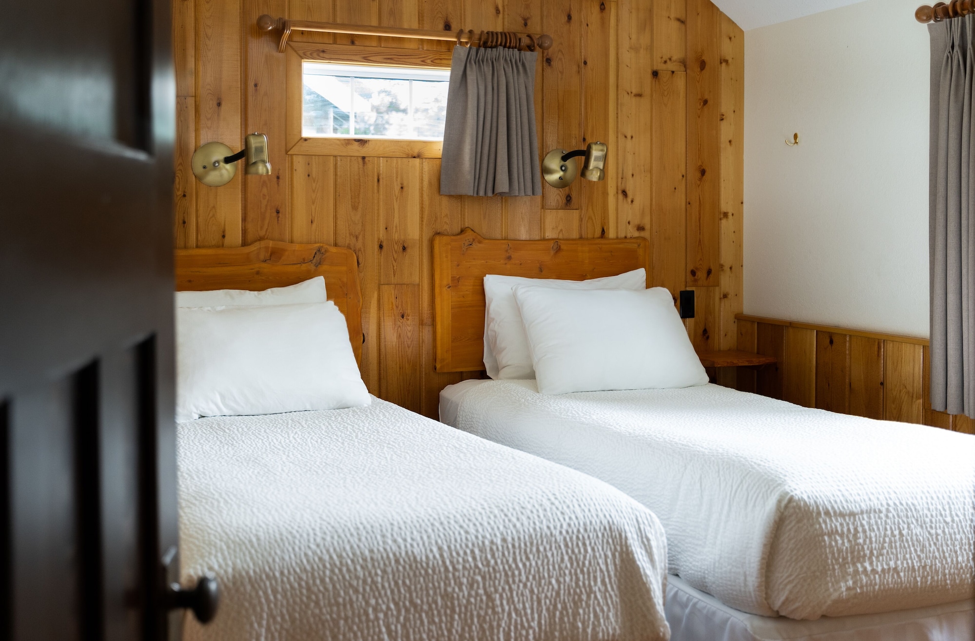 Pine Bungalows,Canmore>>Alberta,4 star