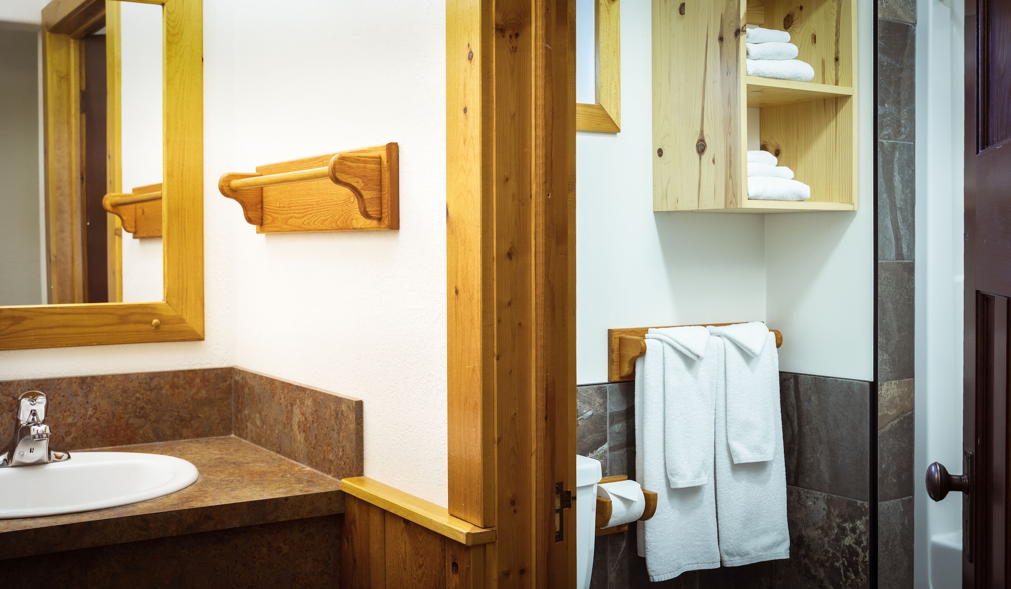 Pine Bungalows,Canmore>>Alberta,4 star