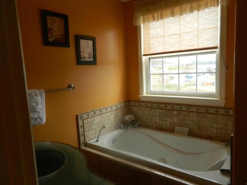 Whitsha Inn B&B,Newfoundland And Labrador>>Fogo Island,4 star