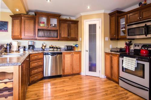 Whitsha Inn B&B,Newfoundland And Labrador>>Fogo Island,4 star