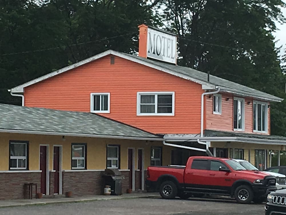 knights inn cobourg