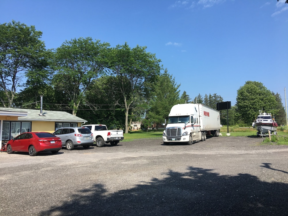 knights inn cobourg