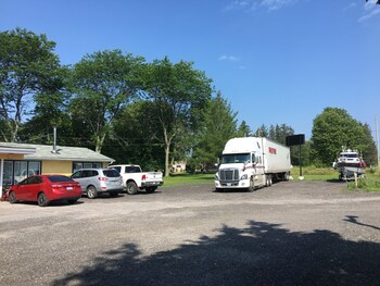 knights inn cobourg