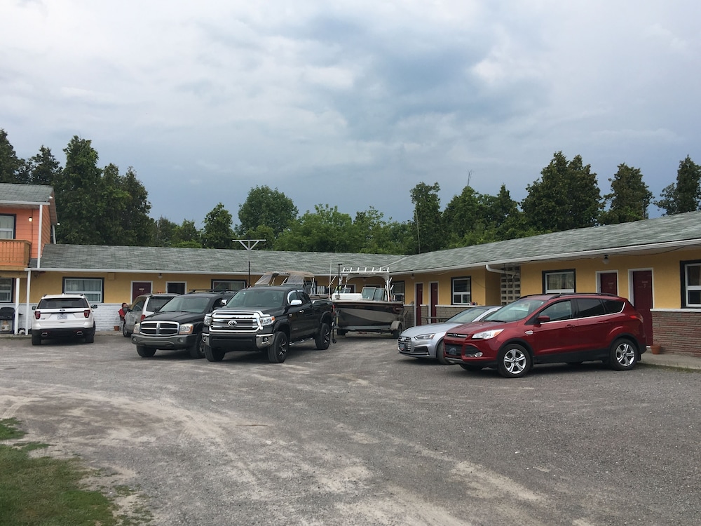 knights inn cobourg