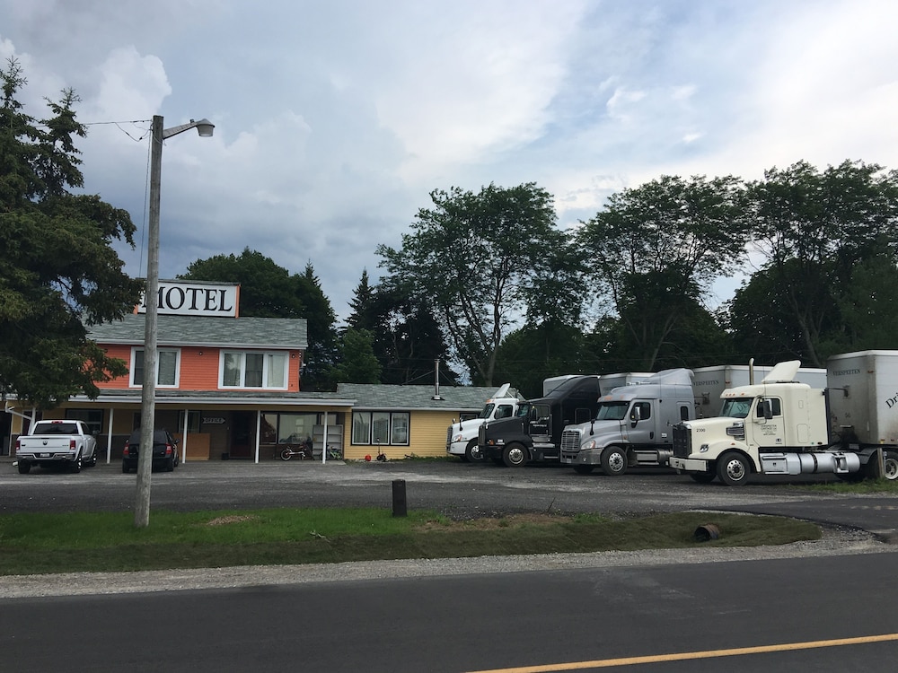 knights inn cobourg