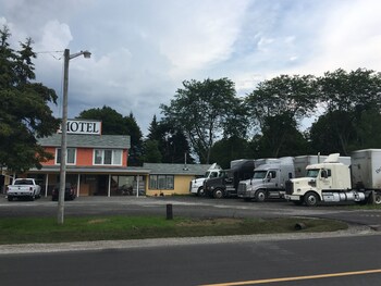 knights inn cobourg