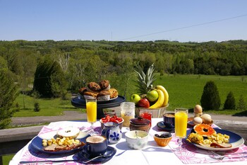 Our Valley View Bed & Breakfast,Clarington>>Bowmanville,4 star