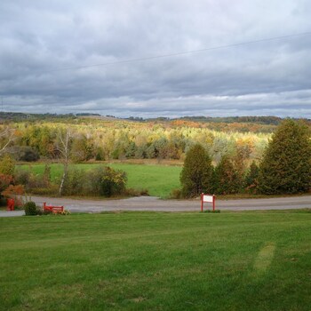 Our Valley View Bed & Breakfast,Clarington>>Bowmanville,4 star