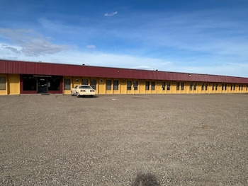 maple creek motor inn