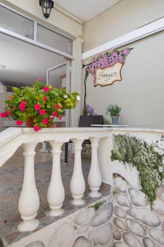 bella vista beach hotel and studios