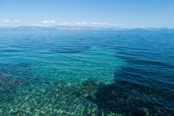 bella vista beach hotel and studios