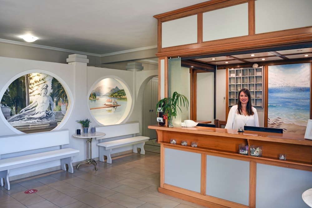 bella vista beach hotel and studios