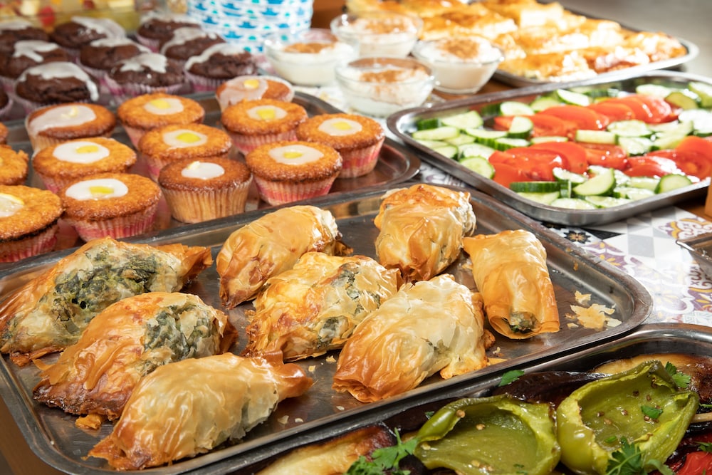 bella vista beach hotel and studios