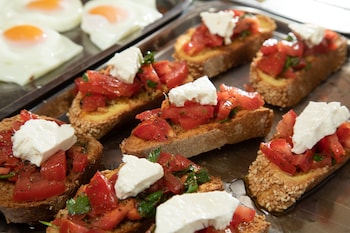 bella vista beach hotel and studios