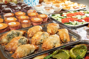 bella vista beach hotel and studios