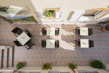 bella vista beach hotel and studios