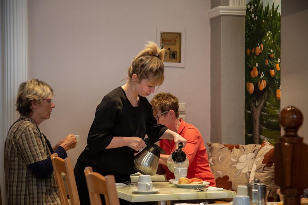 bella vista beach hotel and studios