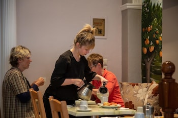 bella vista beach hotel and studios