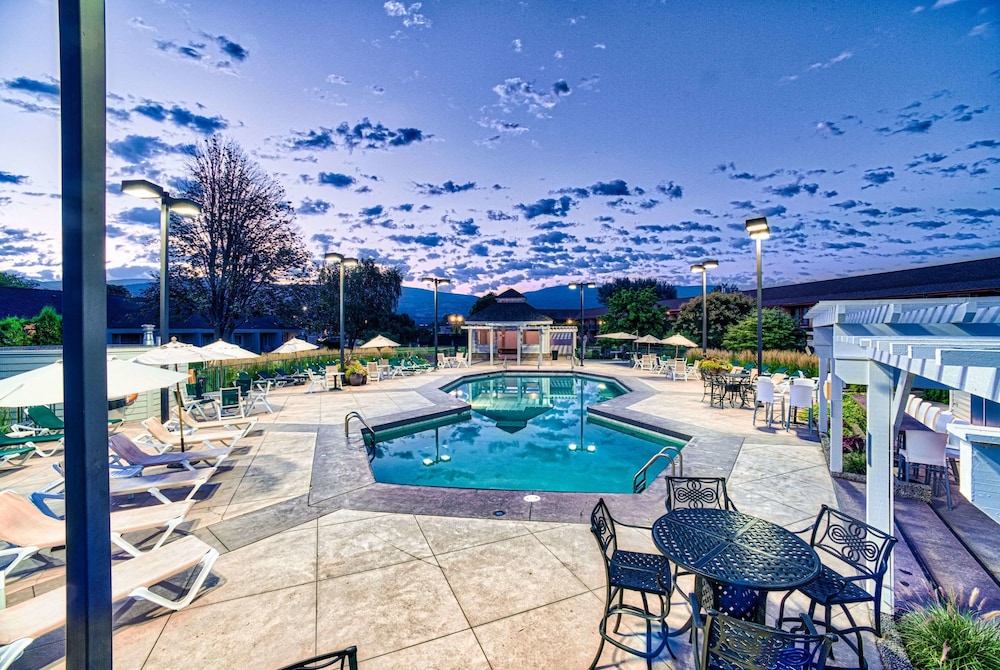 Balcomo, A Ramada By Wyndham,Okanagan Valley>>Kelowna,3 star