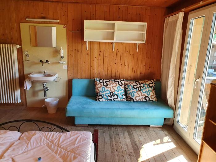 lake lodge hostel