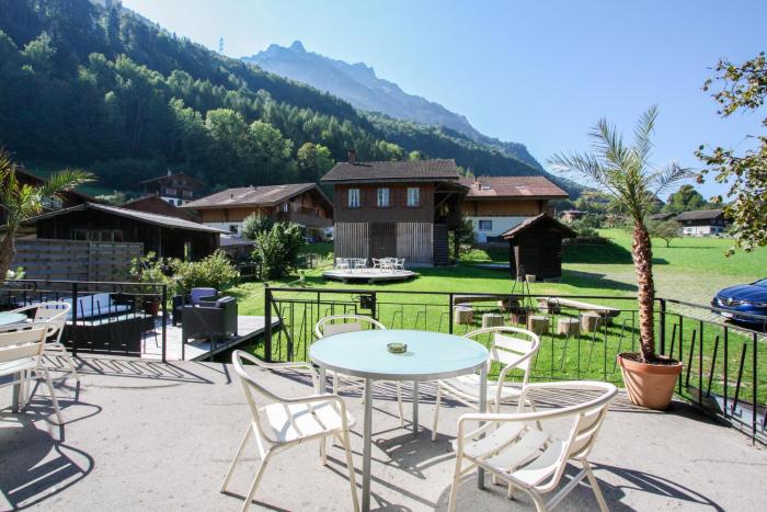 lake lodge hostel