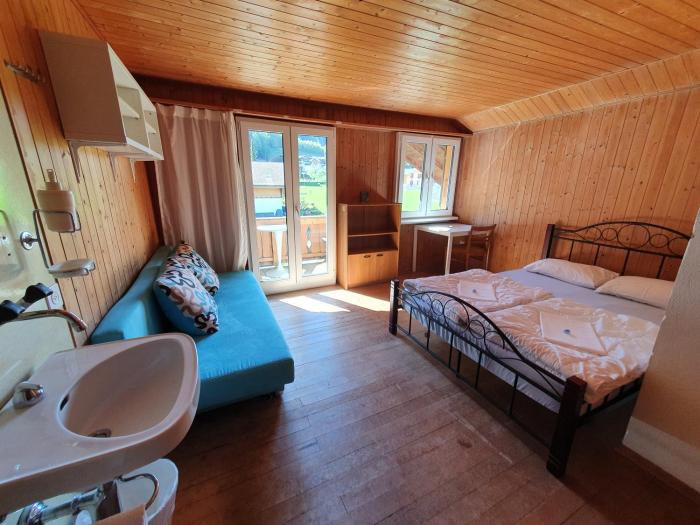 lake lodge hostel