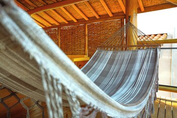 velinn pousada toca do guaiamum