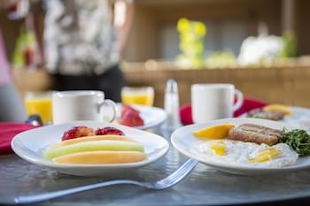 red lion hotel yakima center