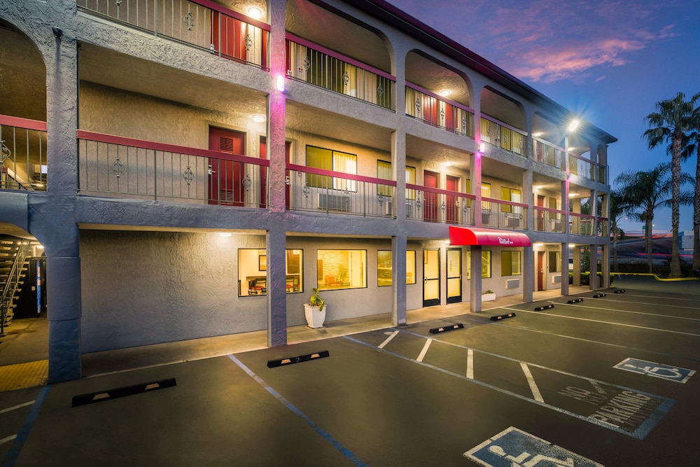 red roof inn stockton