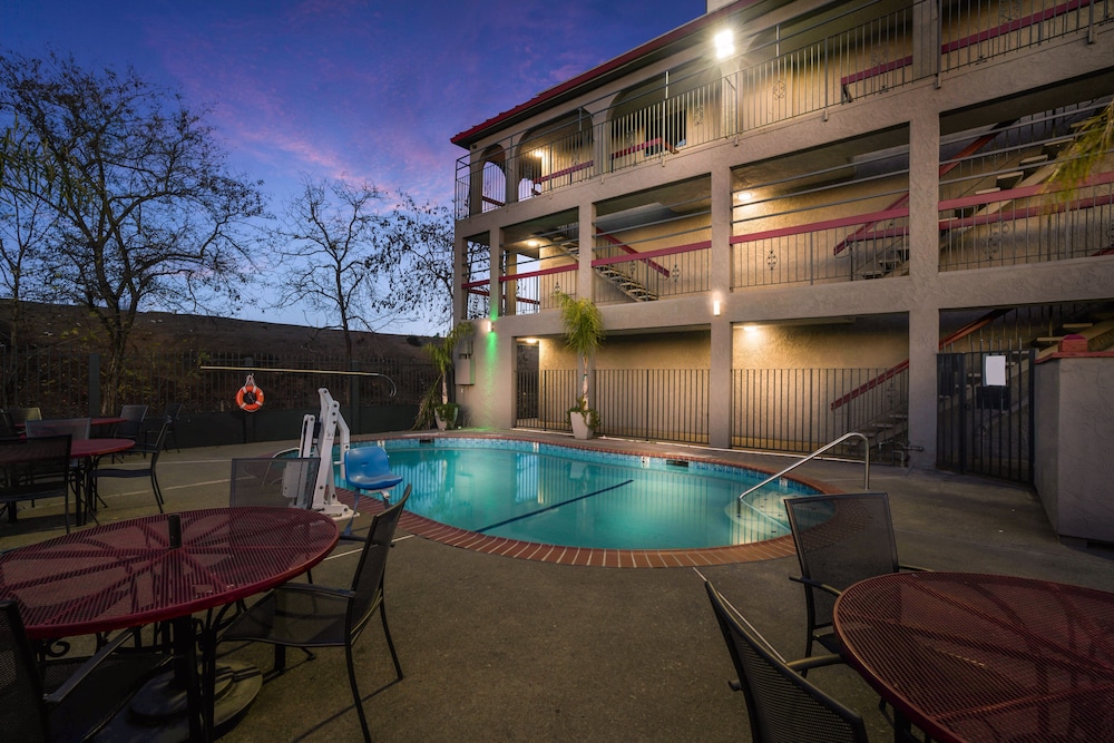 red roof inn stockton