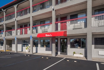 red roof inn stockton
