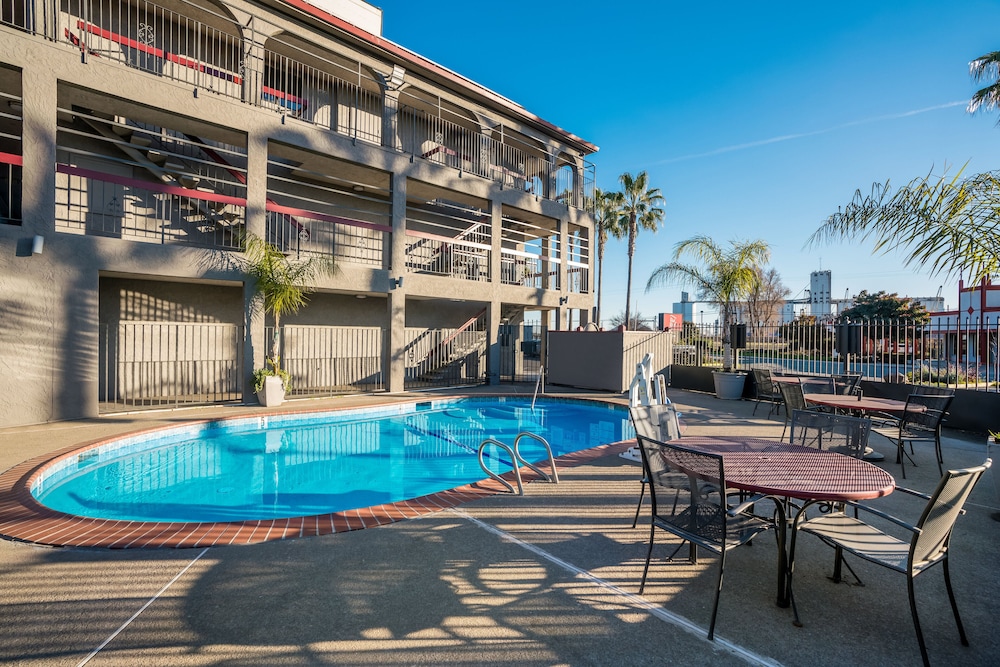 red roof inn stockton