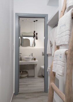 iliada suites adults only