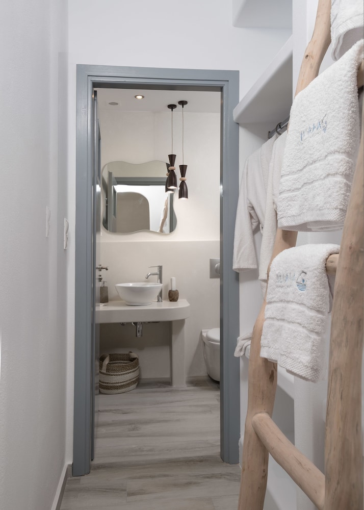 iliada suites adults only