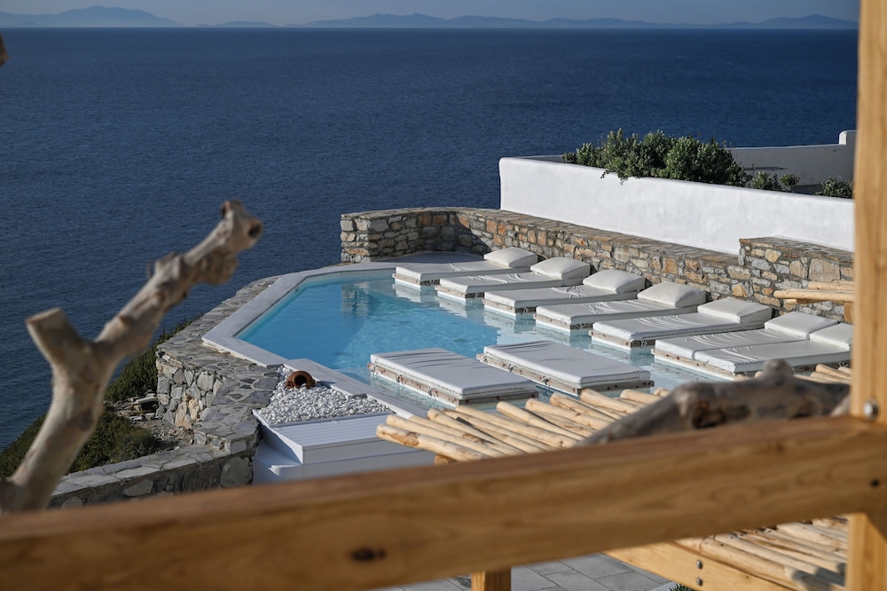 iliada suites adults only