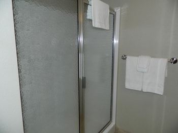 brookstone lodge and suites
