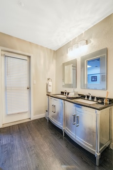 rosellen suites at stanley park