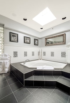 rosellen suites at stanley park