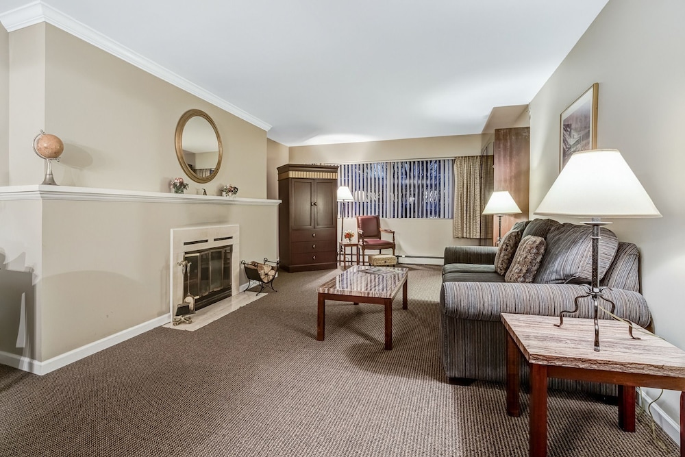 rosellen suites at stanley park