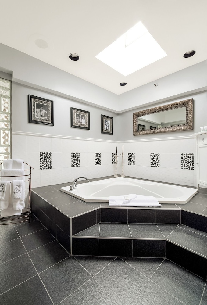 rosellen suites at stanley park