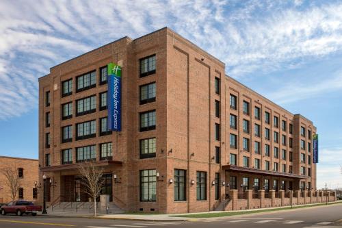 Holiday Inn Express Pensacola Downtown By Ihg,Pensacola Beach>>Pensacola,3 star