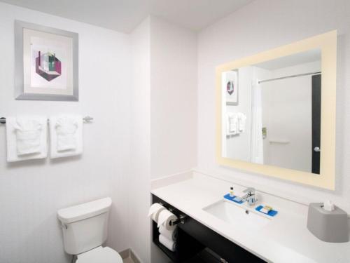 Holiday Inn Express Pensacola Downtown By Ihg,Pensacola Beach>>Pensacola,3 star