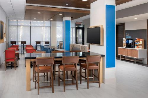 holiday inn express pensacola downtown by ihg
