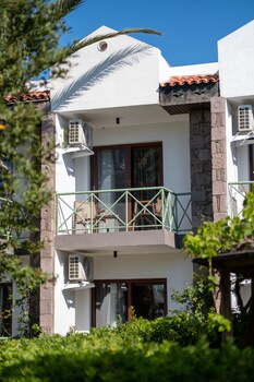 assos troy beach hotel