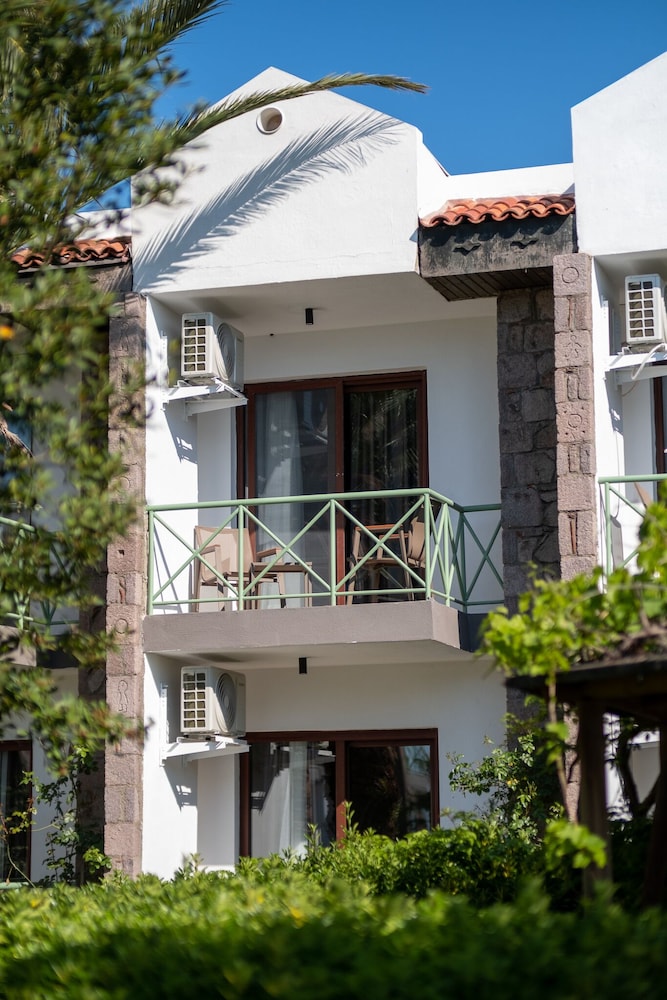 assos troy beach hotel