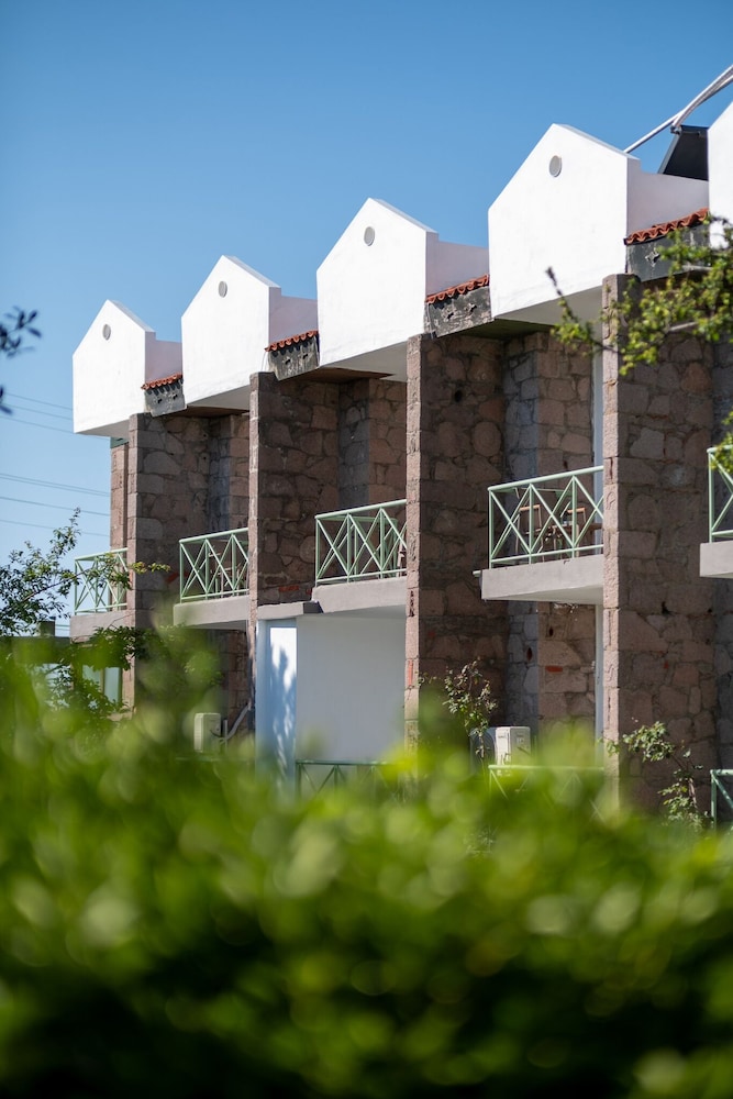 assos troy beach hotel