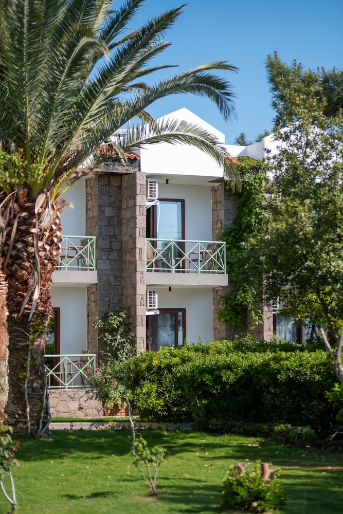 assos troy beach hotel