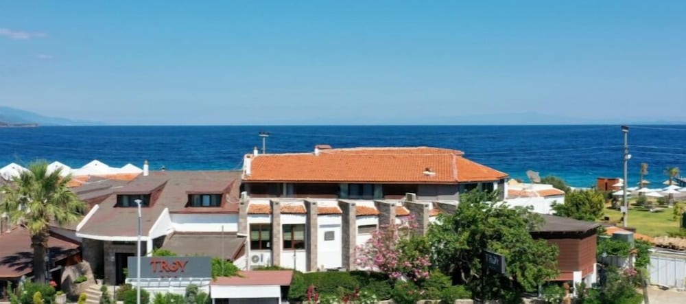 assos troy beach hotel