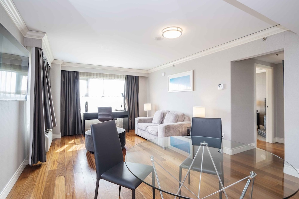 sandman signature toronto airport hotel